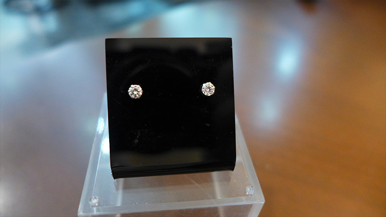 001 Ptハート&キューピットダイヤピアス
